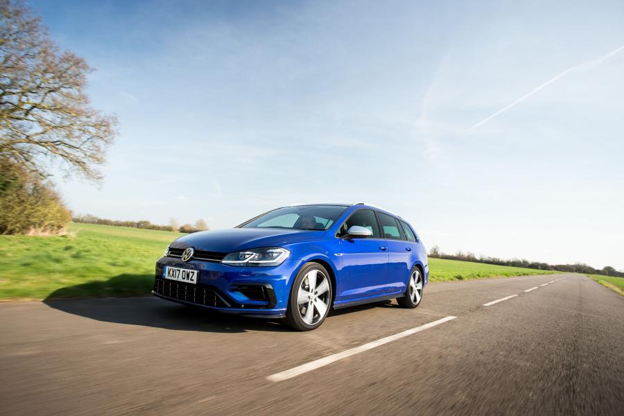 Volkswagen Golf R Estate 2017 года  (UK) (фото 11 из 31)